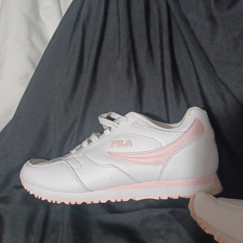 FILA - Picture 3 of 5